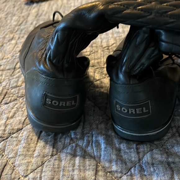 Sorel snow boots like new - Picture 8 of 9